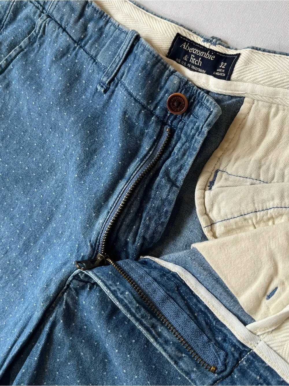 Abercrombie & Fitch Y2K chino shorts 32 Light blue polka dot 7